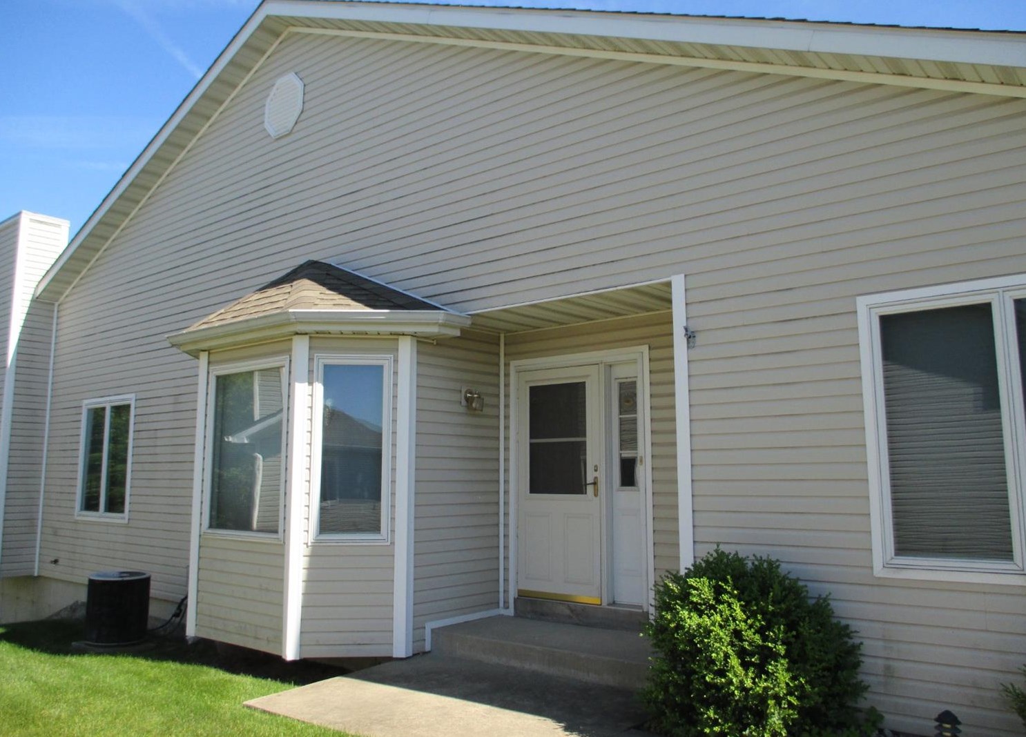 9993 Pheasant Ln, Dyer, IN 46373