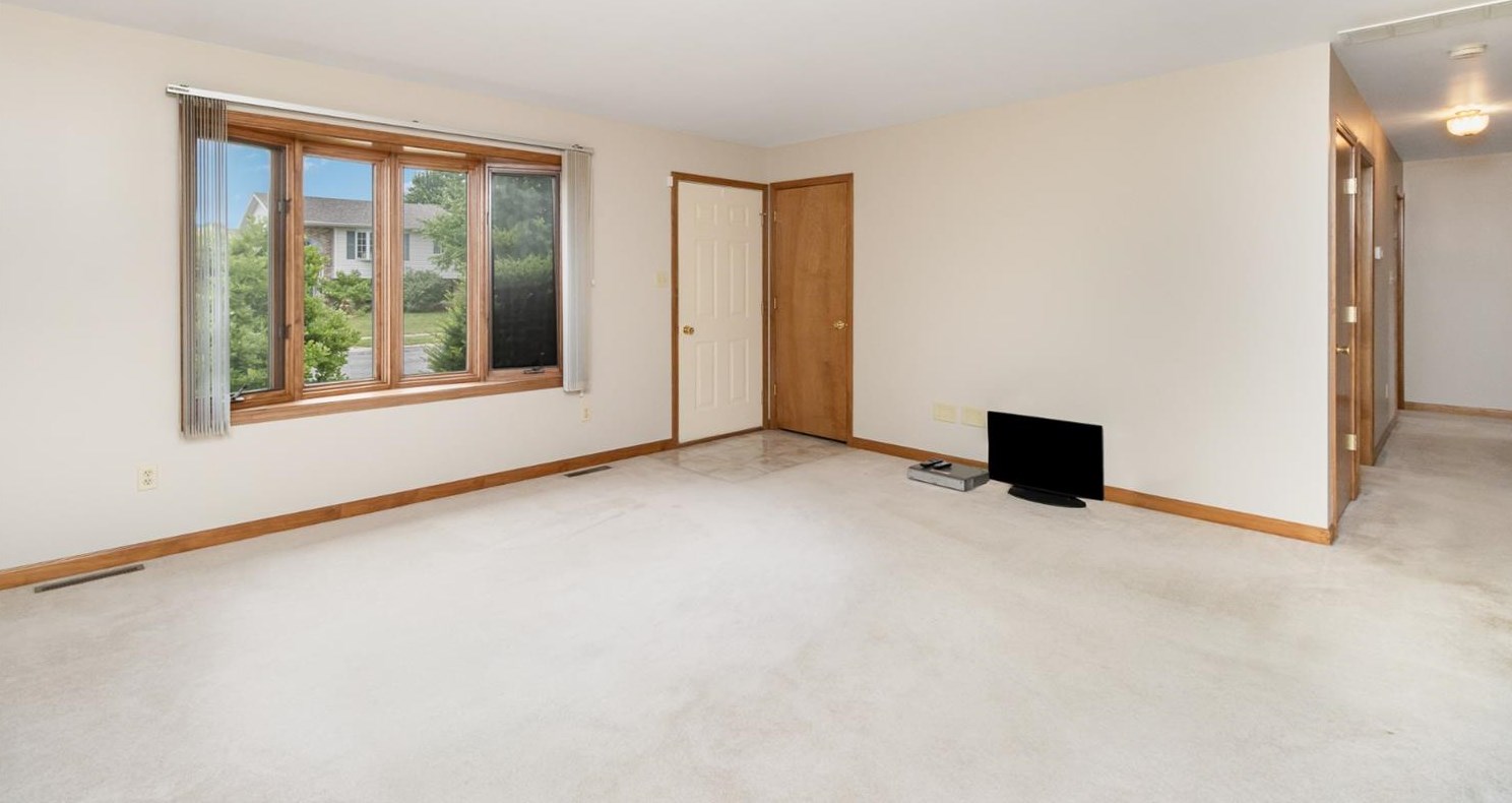 6168 Brie Ave, Portage IN  46368-3660 exterior