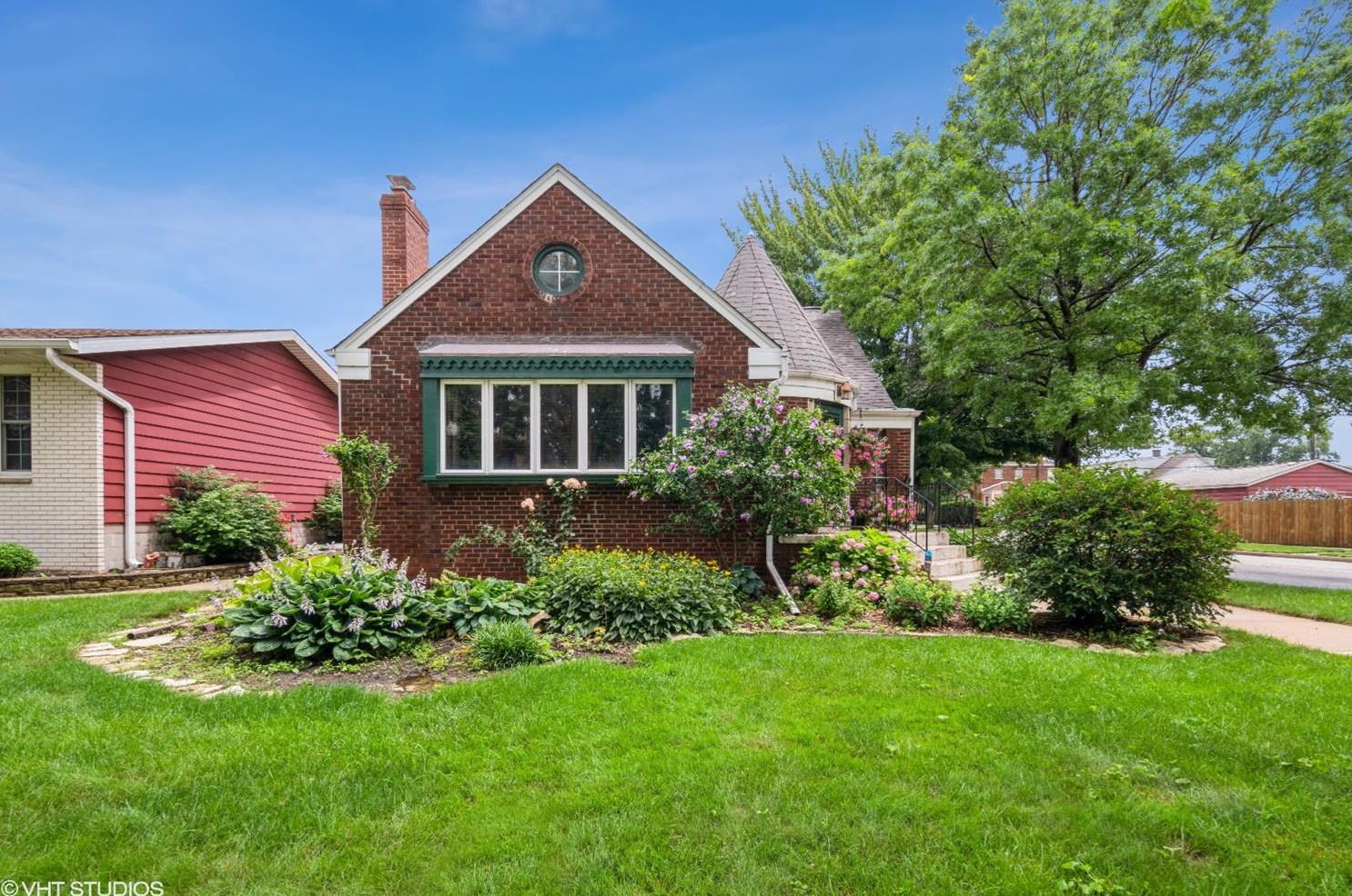 2049 Lake Ave, Whiting, IN 46394