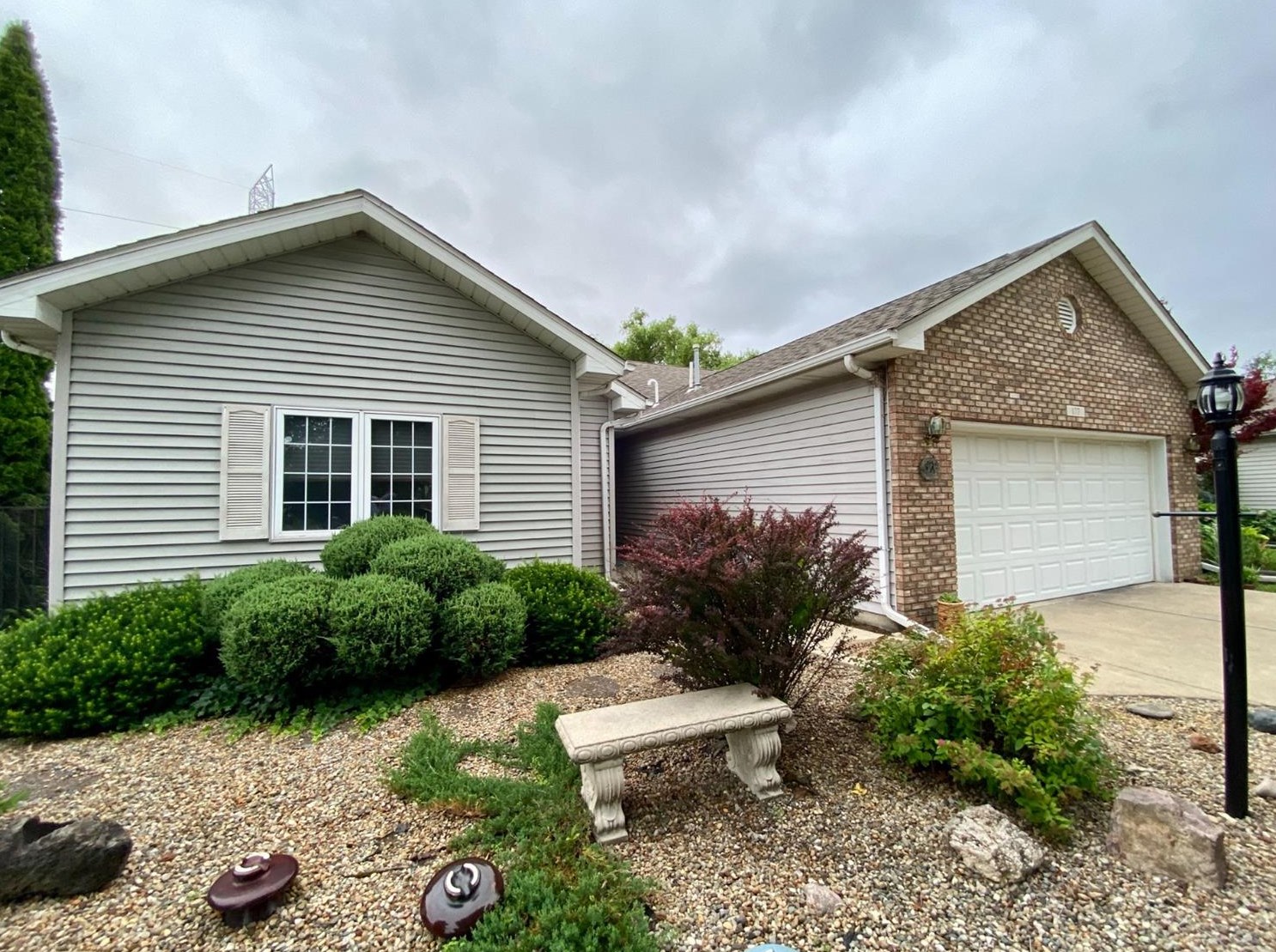 177 Azalea Dr, Hobart, IN 46342