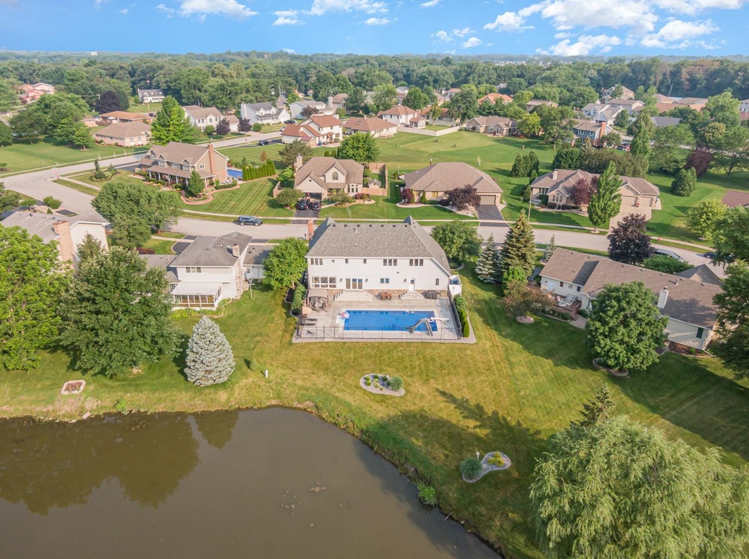 1341 Mccoy Dr, Schererville IN  46375-3031 exterior