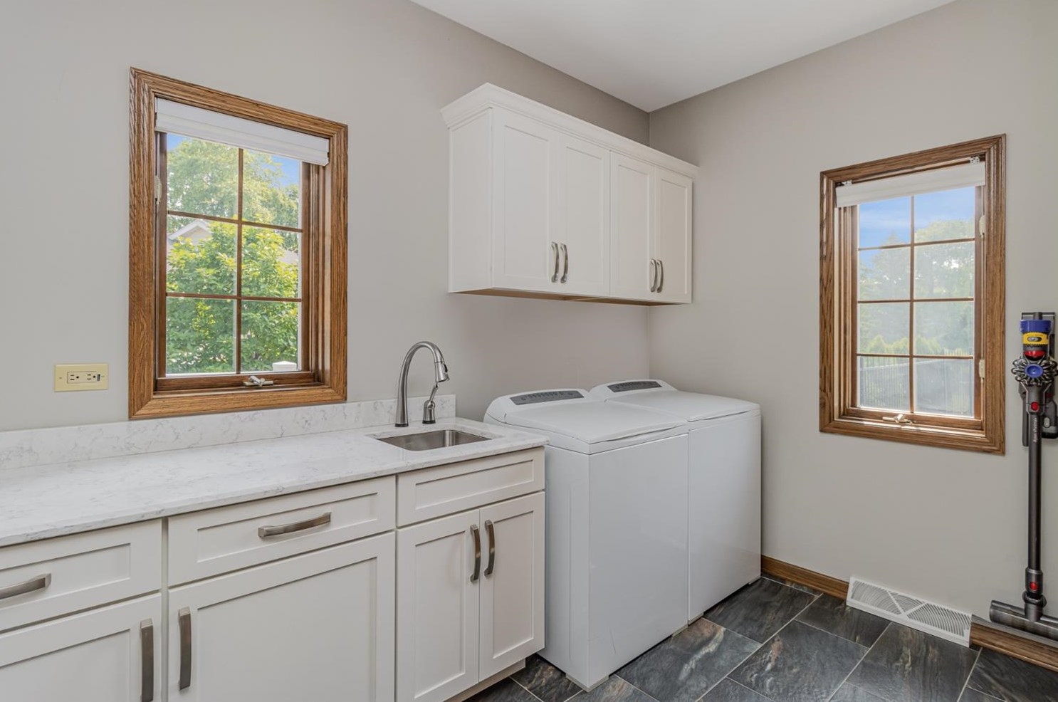 1341 Mccoy Dr, Schererville IN  46375-3031 exterior