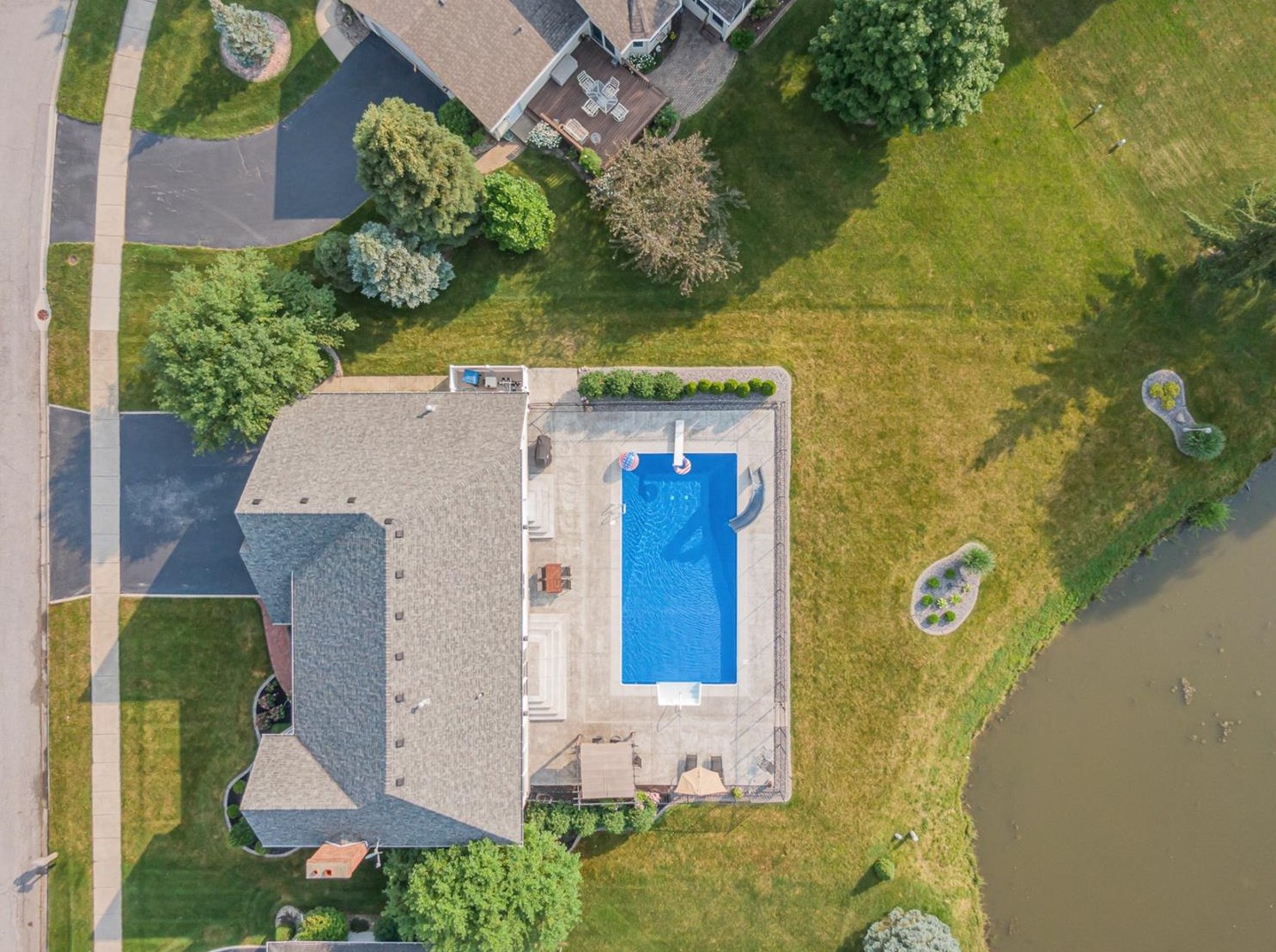 1341 Mccoy Dr, Schererville IN  46375-3031 exterior