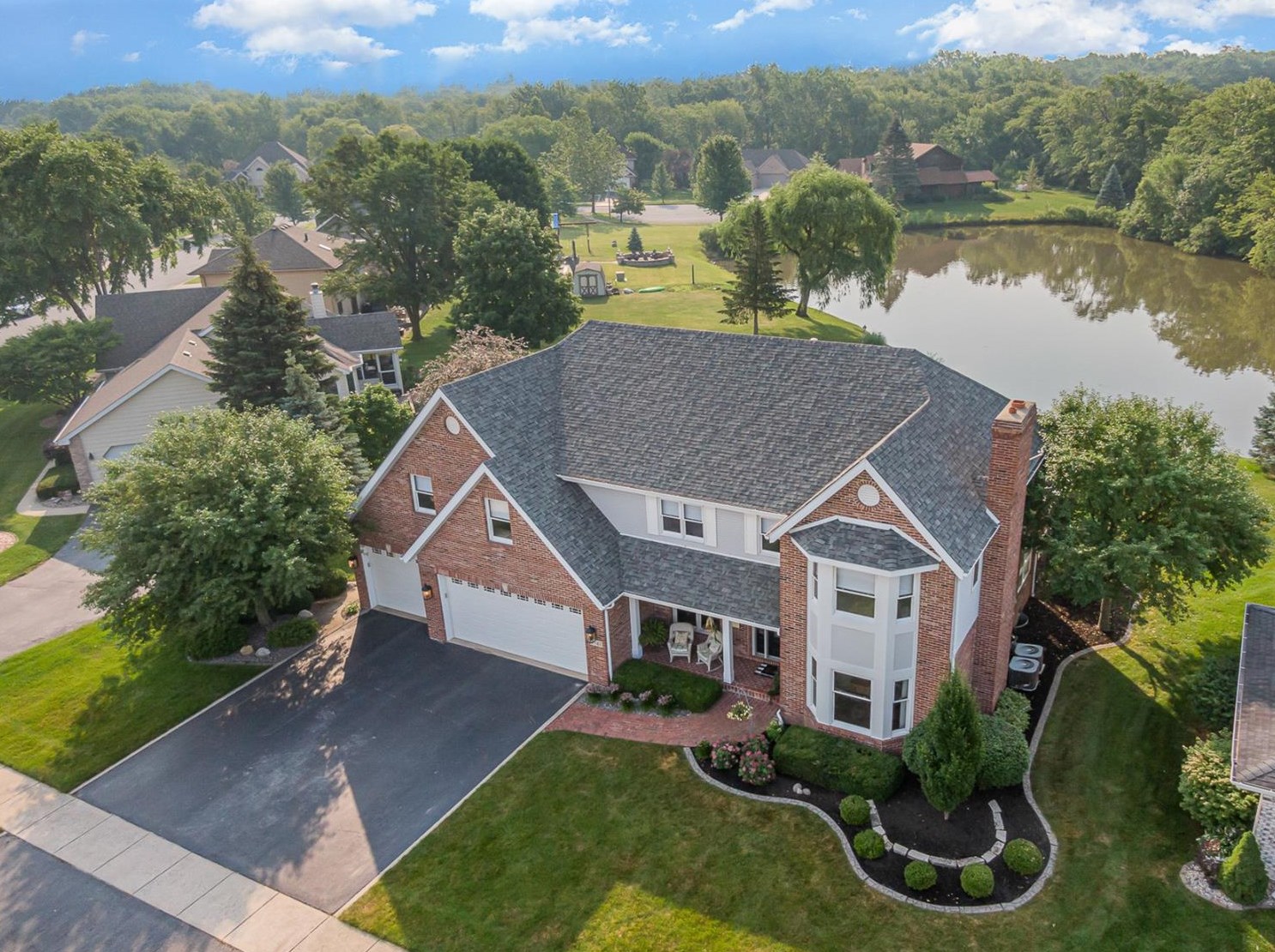 1341 Mccoy Dr, Schererville IN  46375-3031 exterior