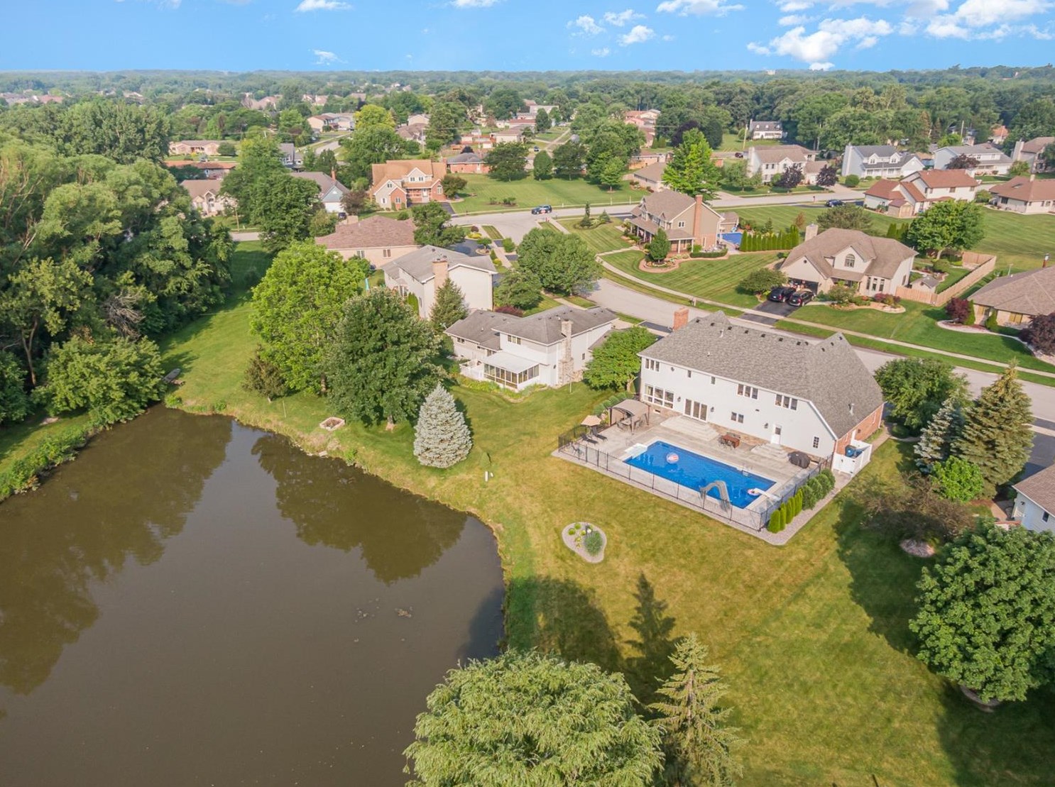 1341 Mccoy Dr, Schererville IN  46375-3031 exterior