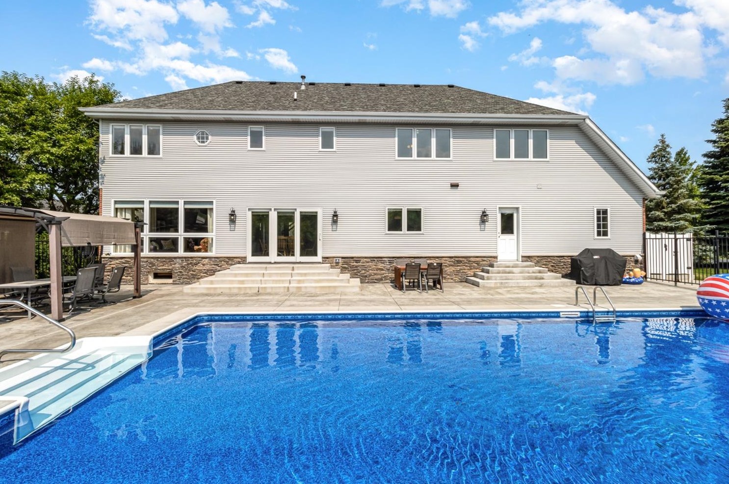 1341 Mccoy Dr, Schererville IN  46375-3031 exterior