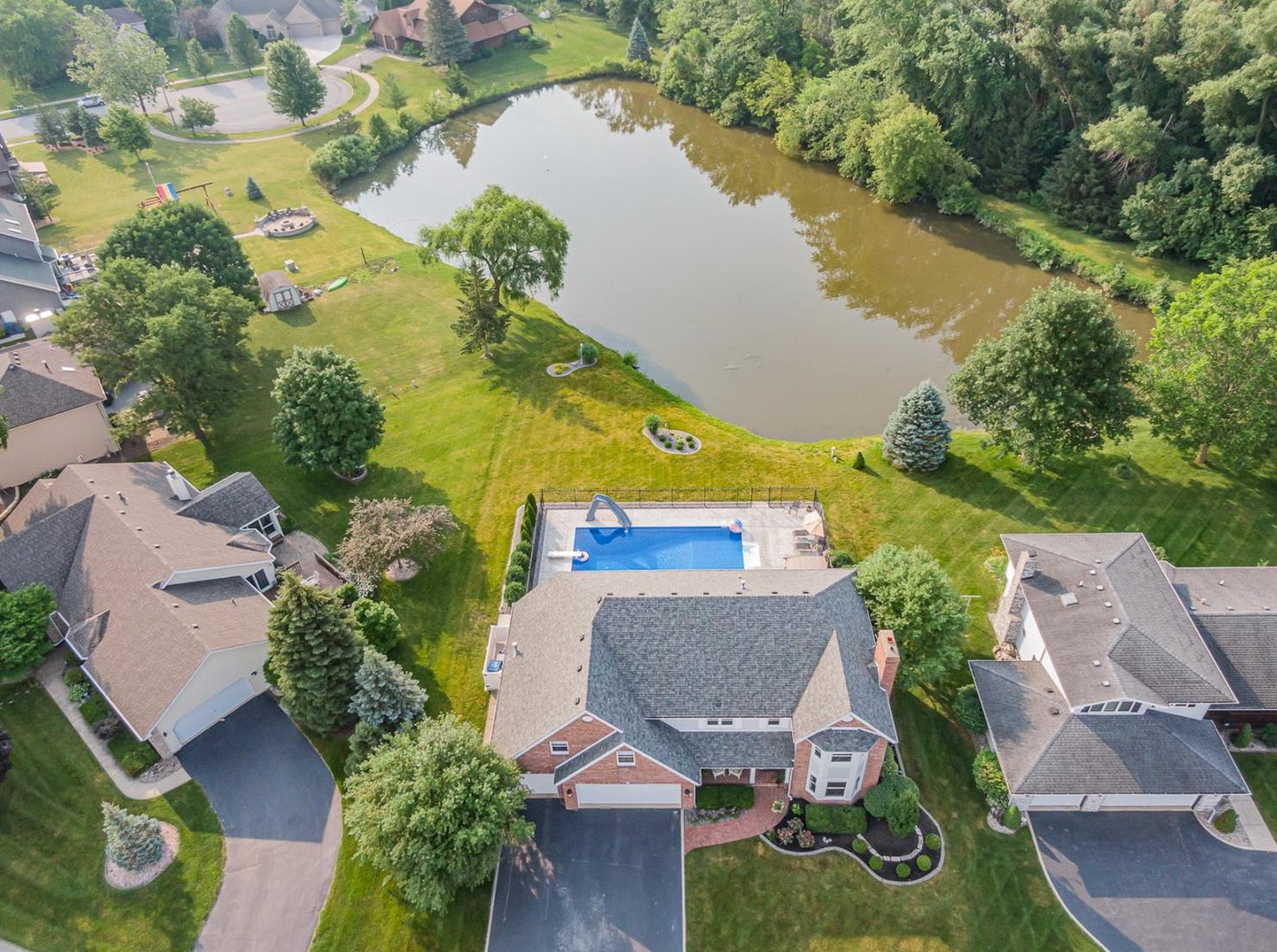 1341 Mccoy Dr, Schererville IN  46375-3031 exterior