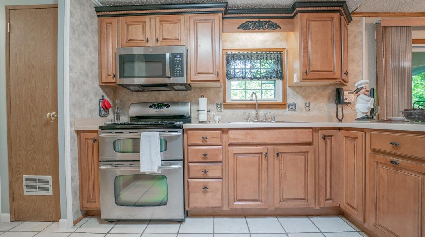 2436 Maplewood Ct, Hammond, IN 46322