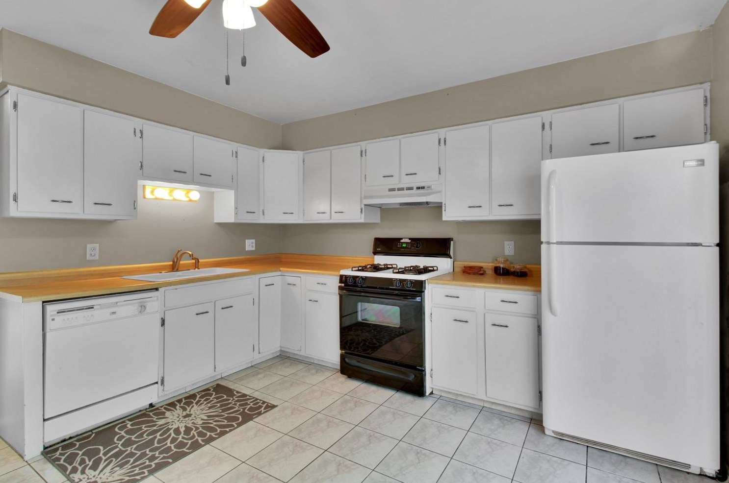 653 Wellington Dr, Dyer, IN 46311