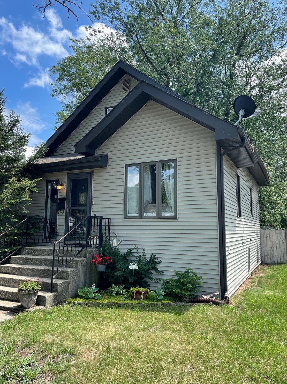 417 Gardena St, Michigan City, IN 46360-6216