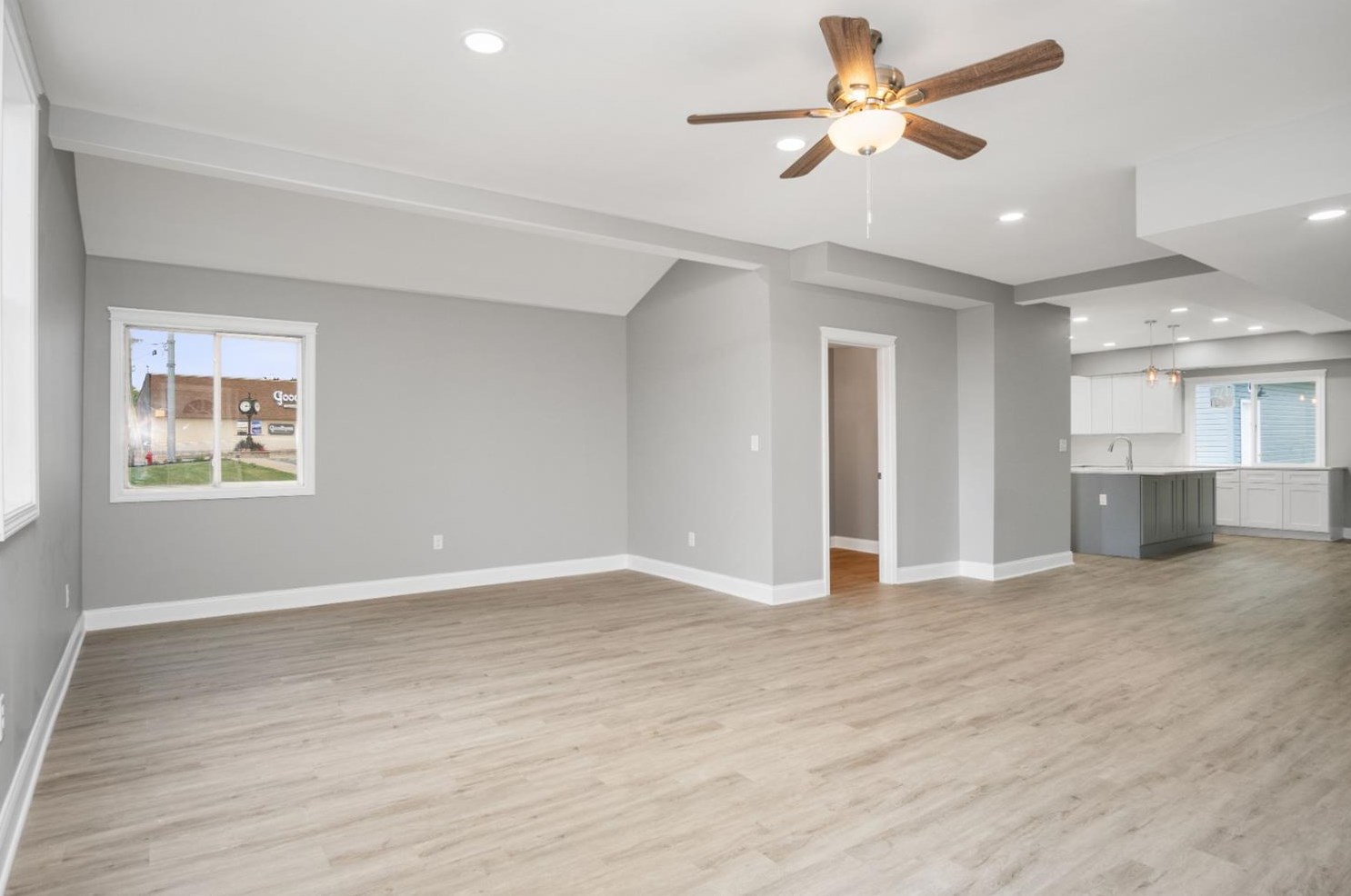 103 E Sigler St, Hebron, IN 46341