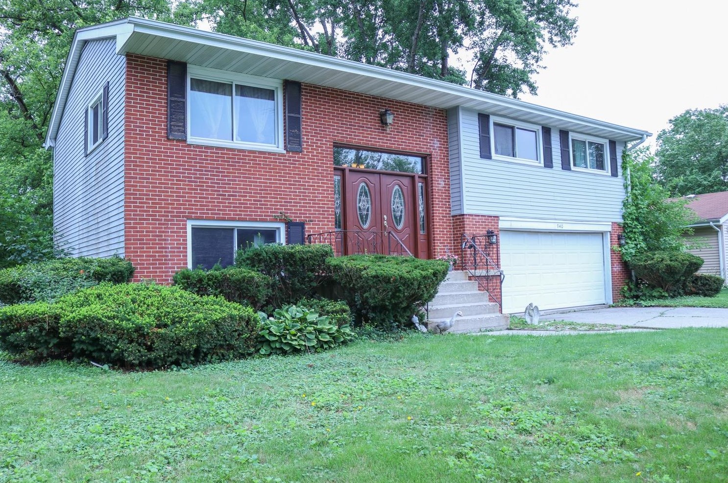 940 S Ridge St, Crown Point, IN 46307