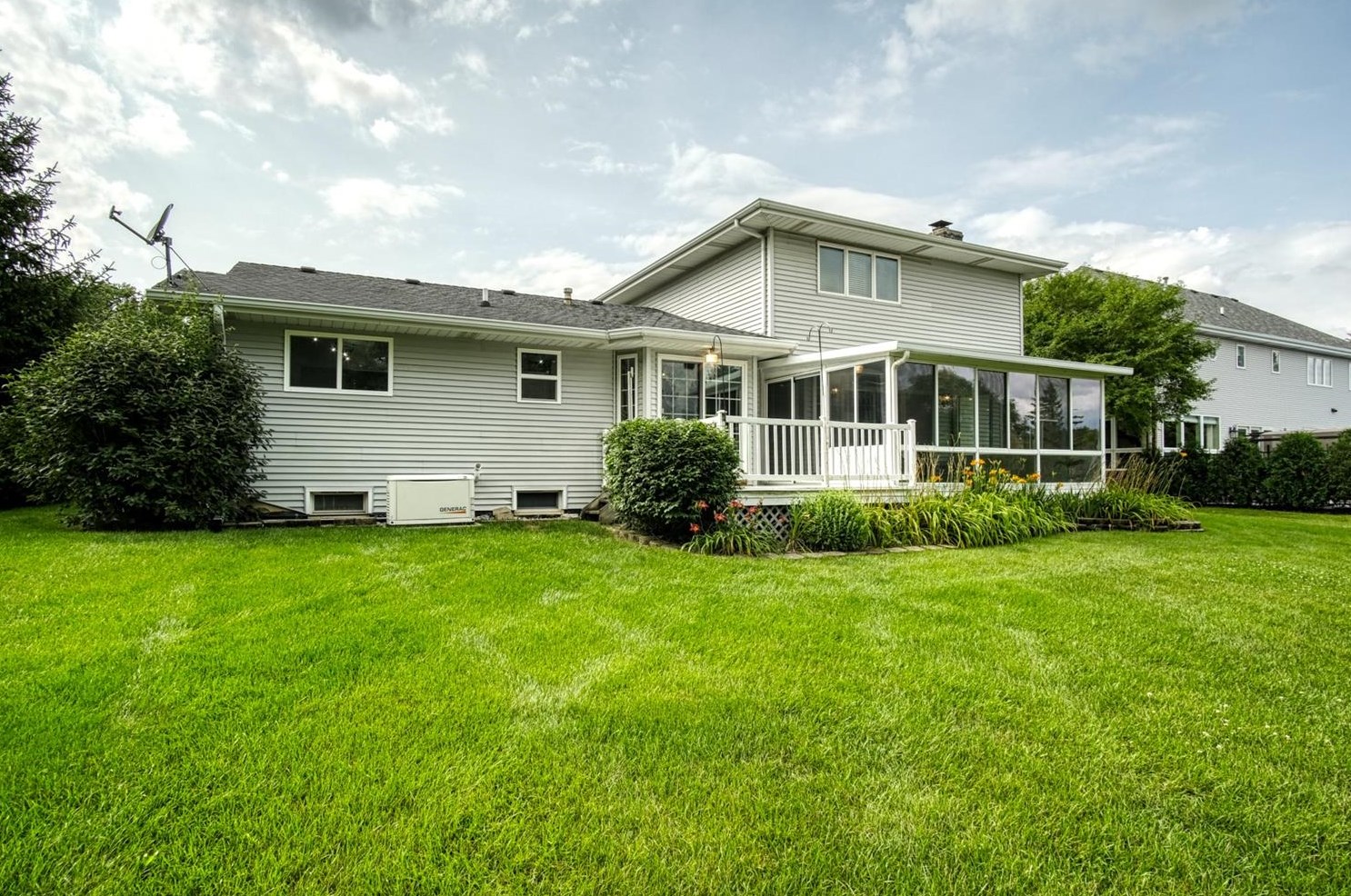 1345 Mccoy Dr, Schererville IN  46375-3031 exterior