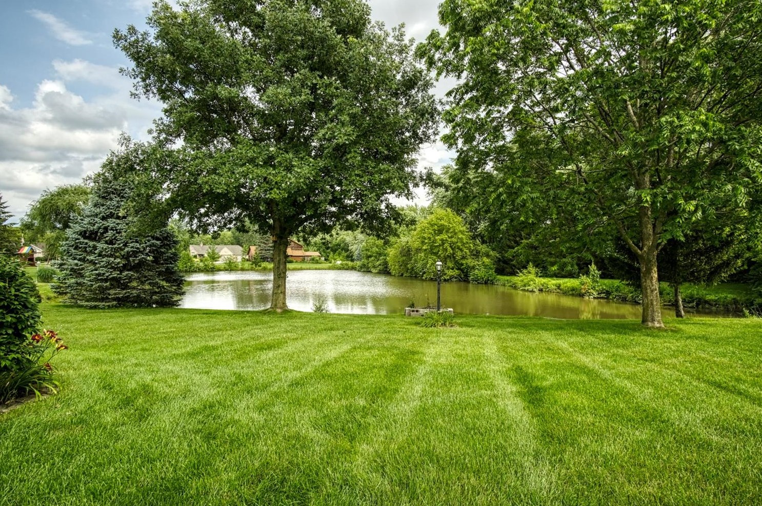 1345 Mccoy Dr, Schererville IN  46375-3031 exterior