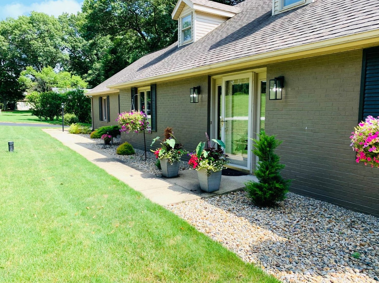 1522 Valleywood Dr, La Porte, IN 46350-7936