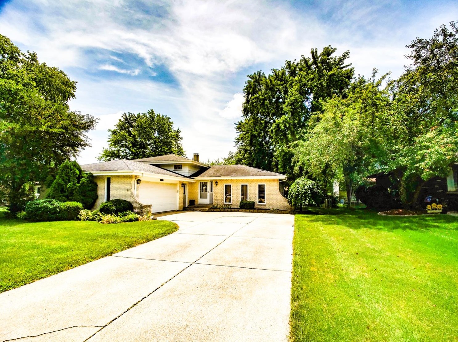 1439 W 94th Ct, Crown Point, IN 46307