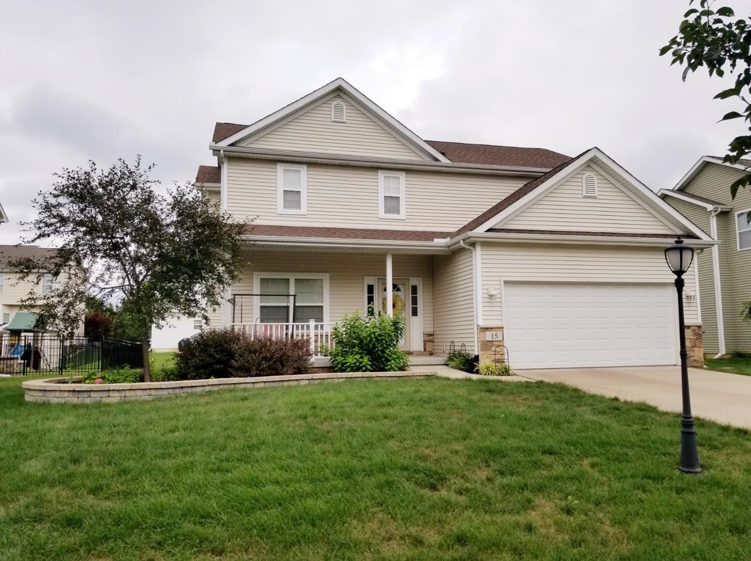 15 W Shakespeare Dr, Valpo, IN 46385