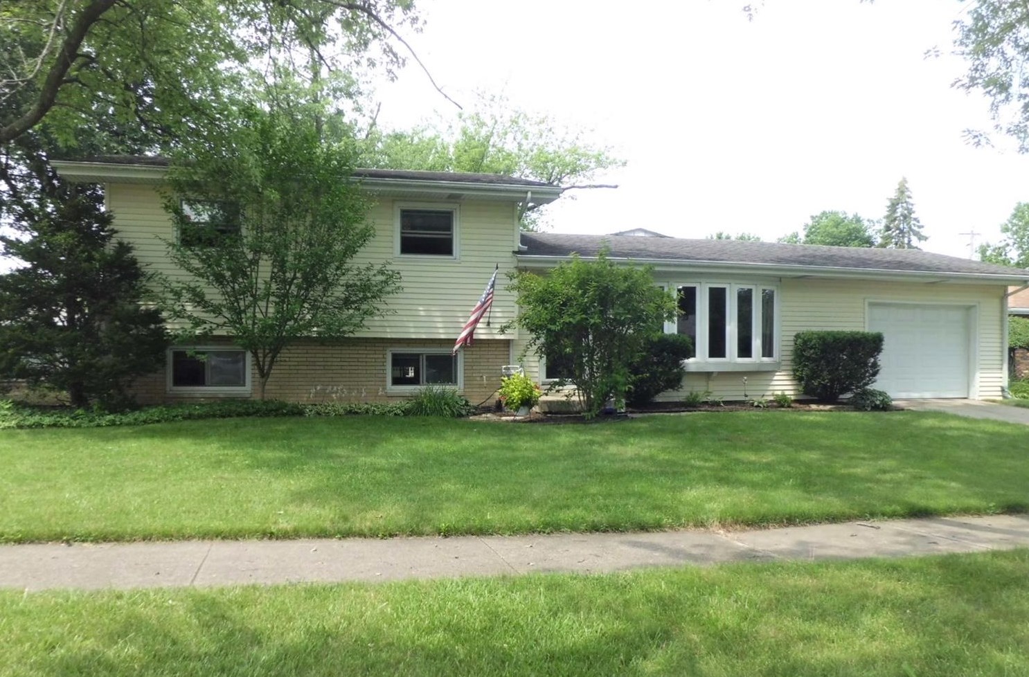 715 S Sherman St, Crown Point, IN 46307