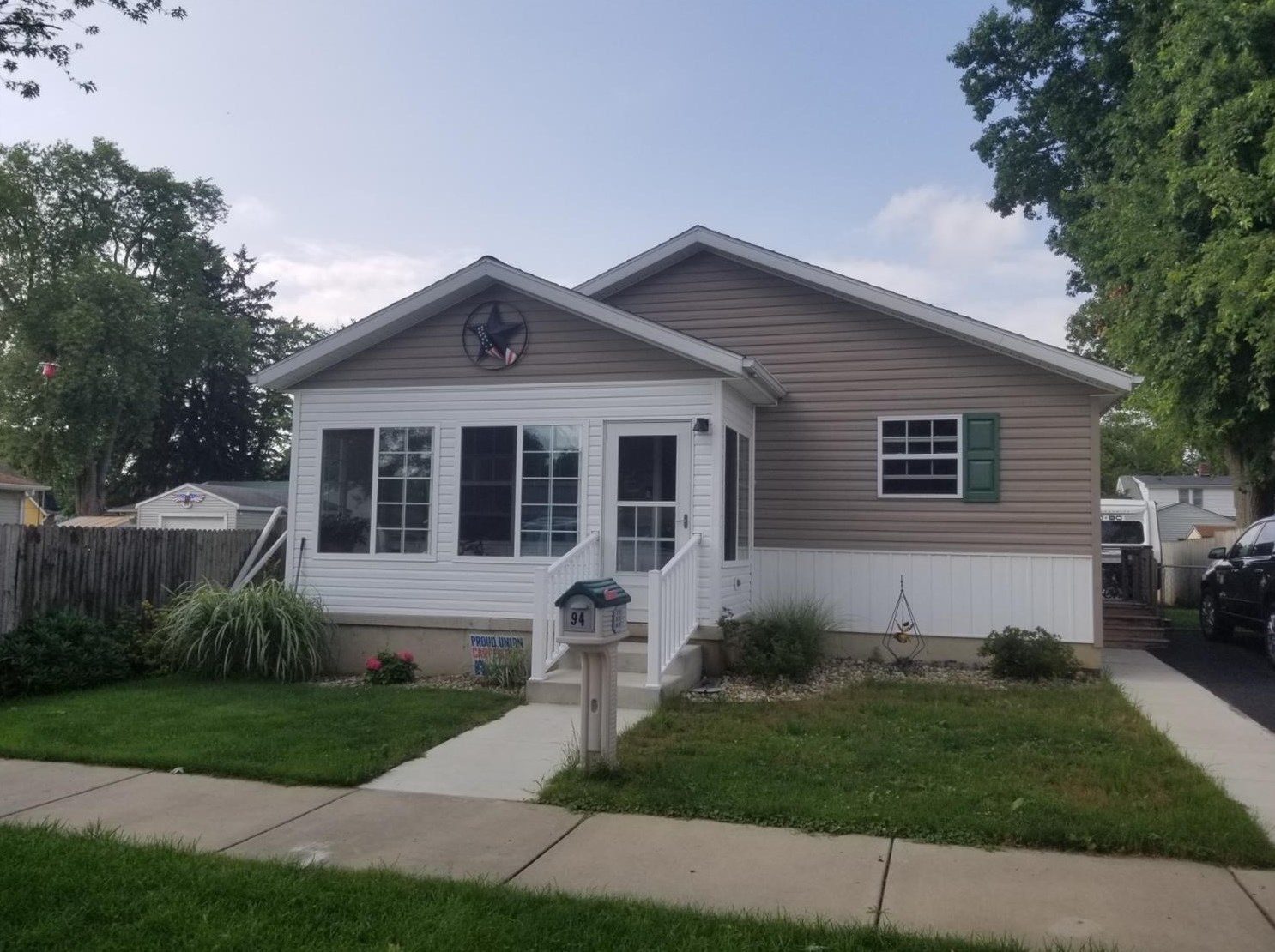94 Hudson St, La Porte, IN 46350-2544