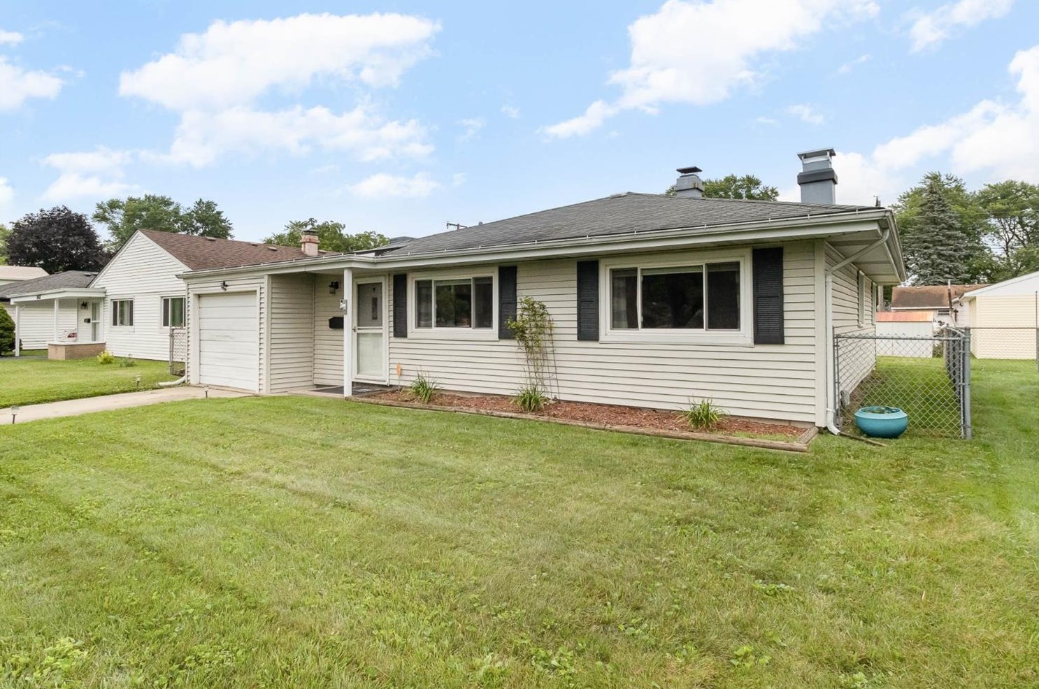 137 N Wilson St, Hobart, IN 46342