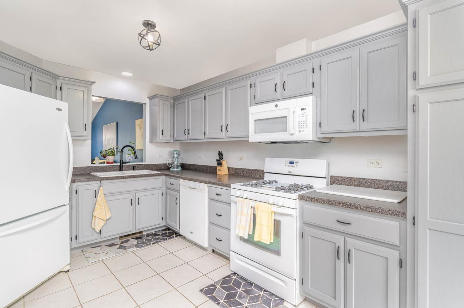 515 Seminary Dr, Dyer, IN 46311