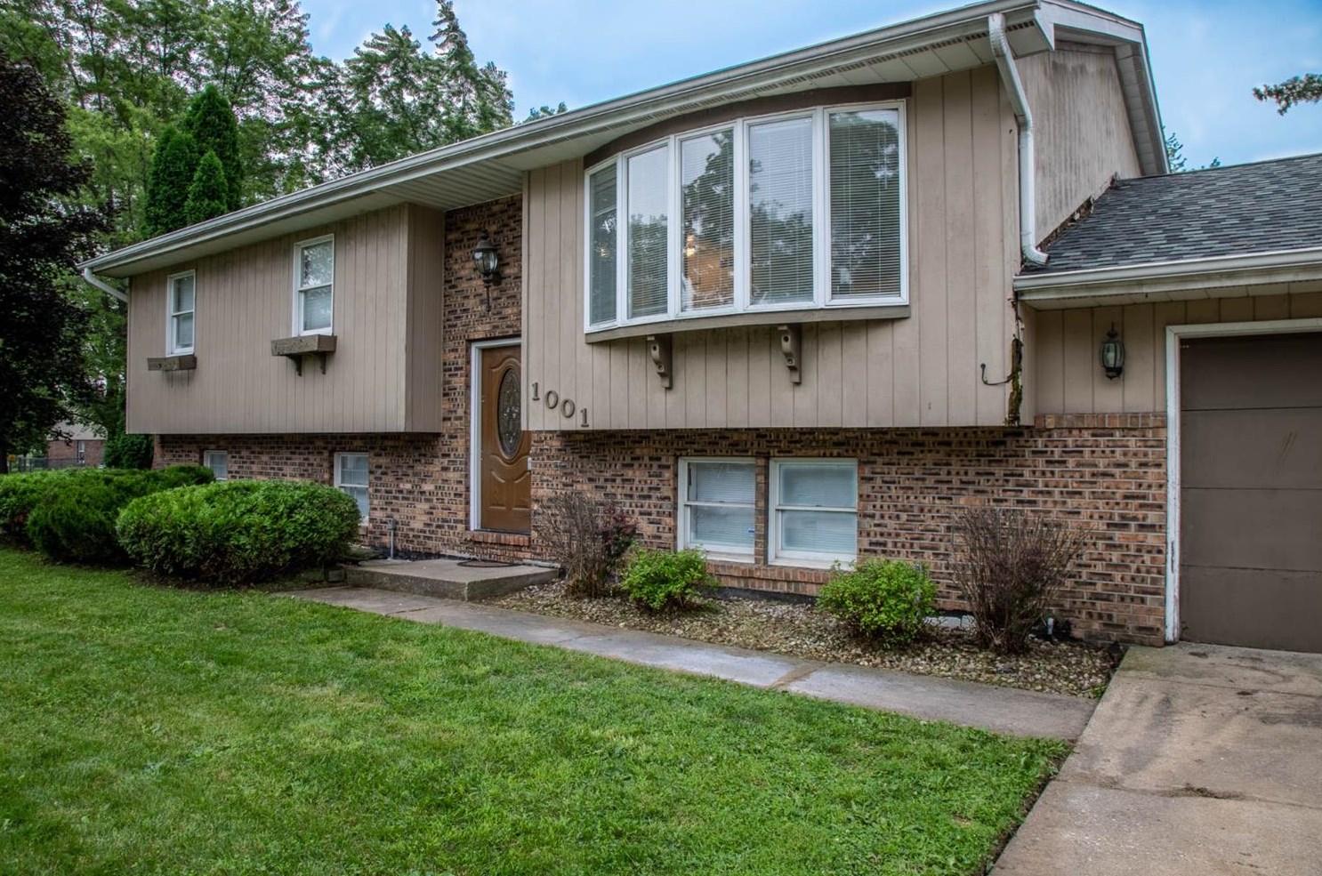 1001 W 10th St, Hobart, IN 46342