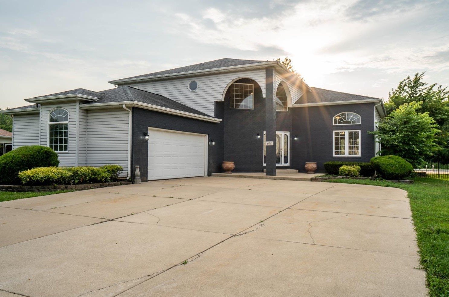 630 Merganser Dr, Hobart, IN 46342