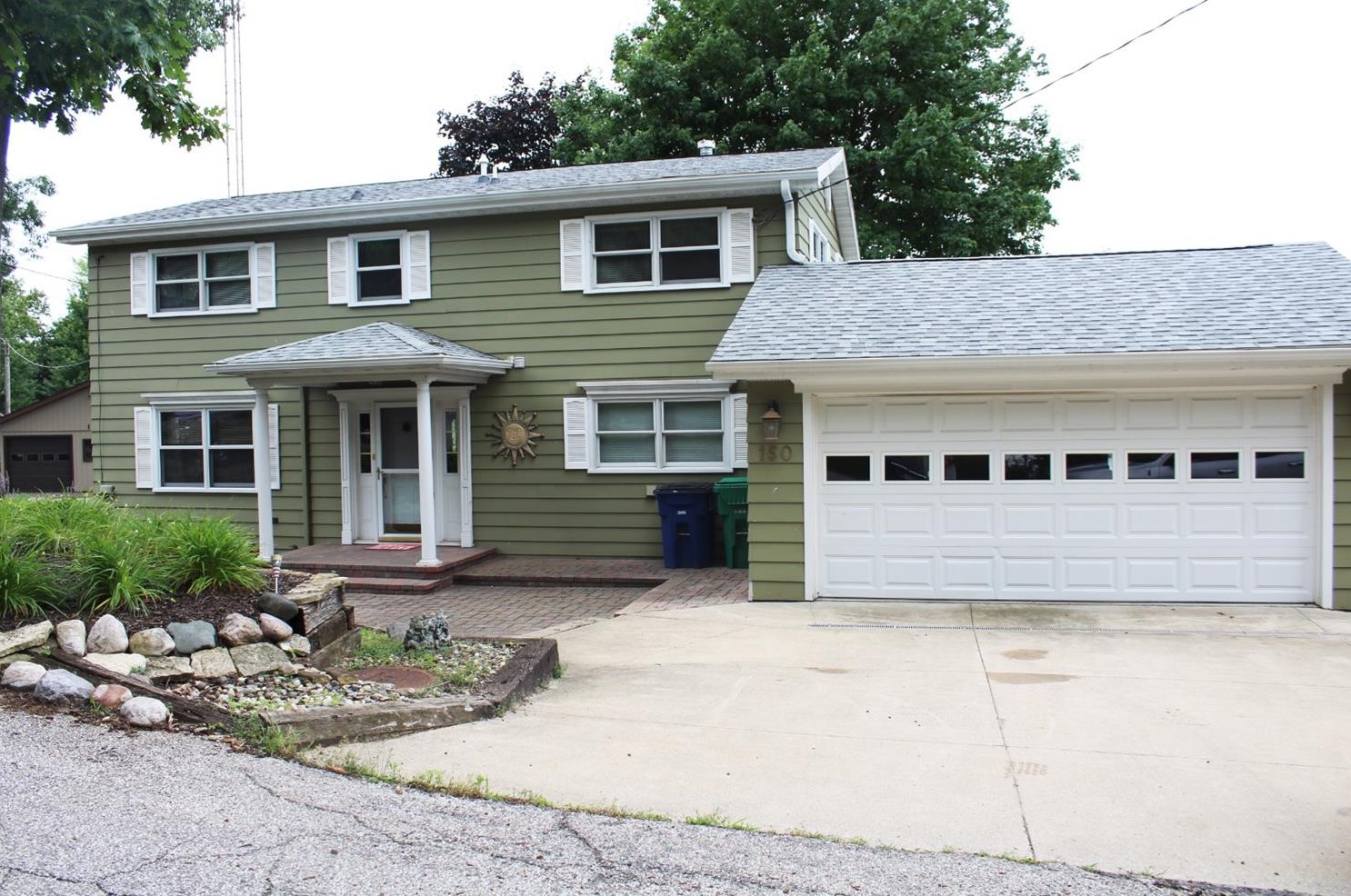 150 Dogwood Dr, La Porte, IN 46350