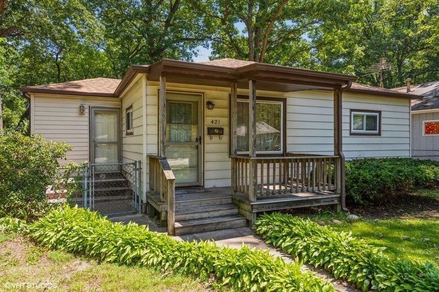 421 S Lawrence St, Hobart, IN 46342