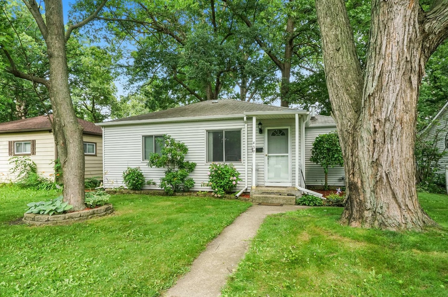 439 S Lawrence St, Hobart, IN 46342