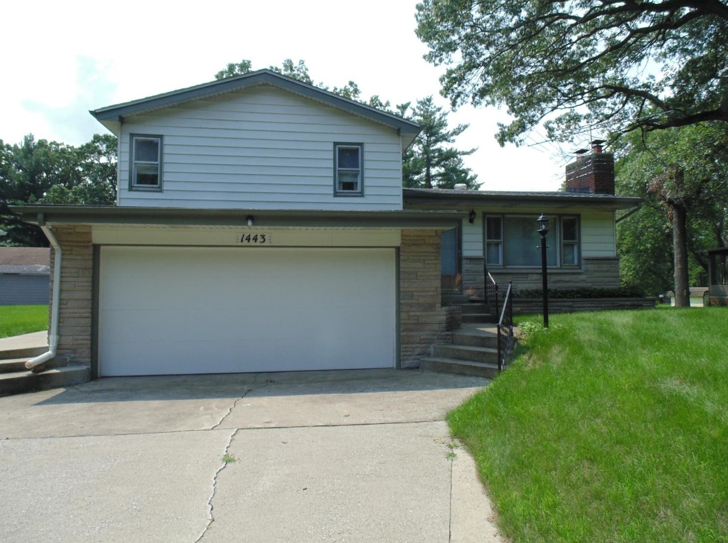1443 E 31st Ave, Hobart, IN 46342