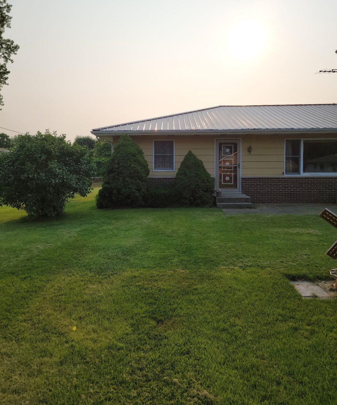 514 Cedar St, Demotte, IN 46310-8327