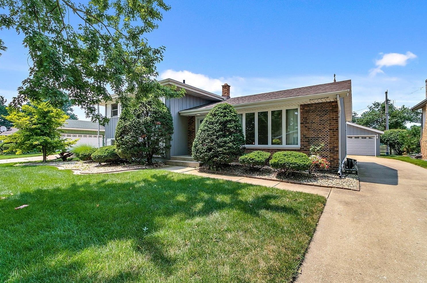 9342 Wildwood Dr, Hammond, IN 46322