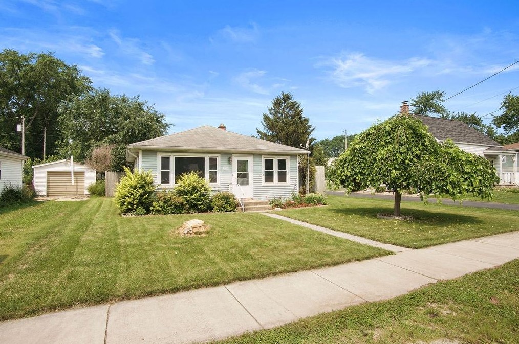 216 S 15th St, Porter, IN 46304