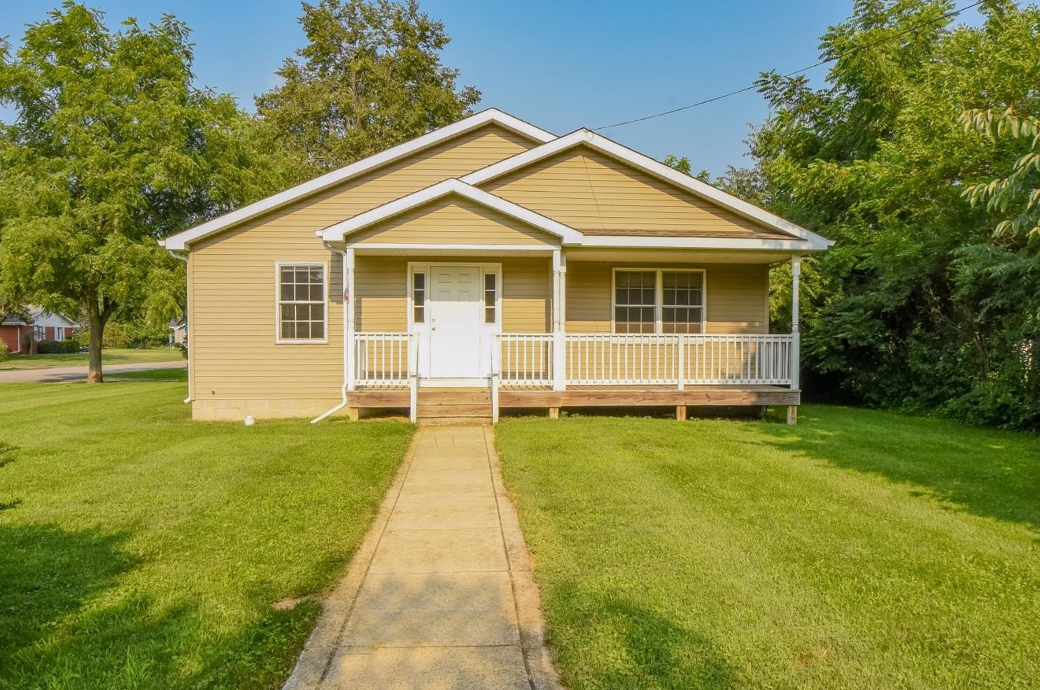 801 Rose Ave, Kouts, IN 46347