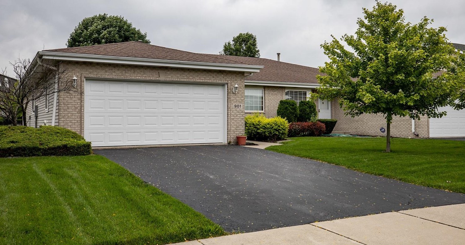 901 Blue Jay Way, Dyer, IN 46311