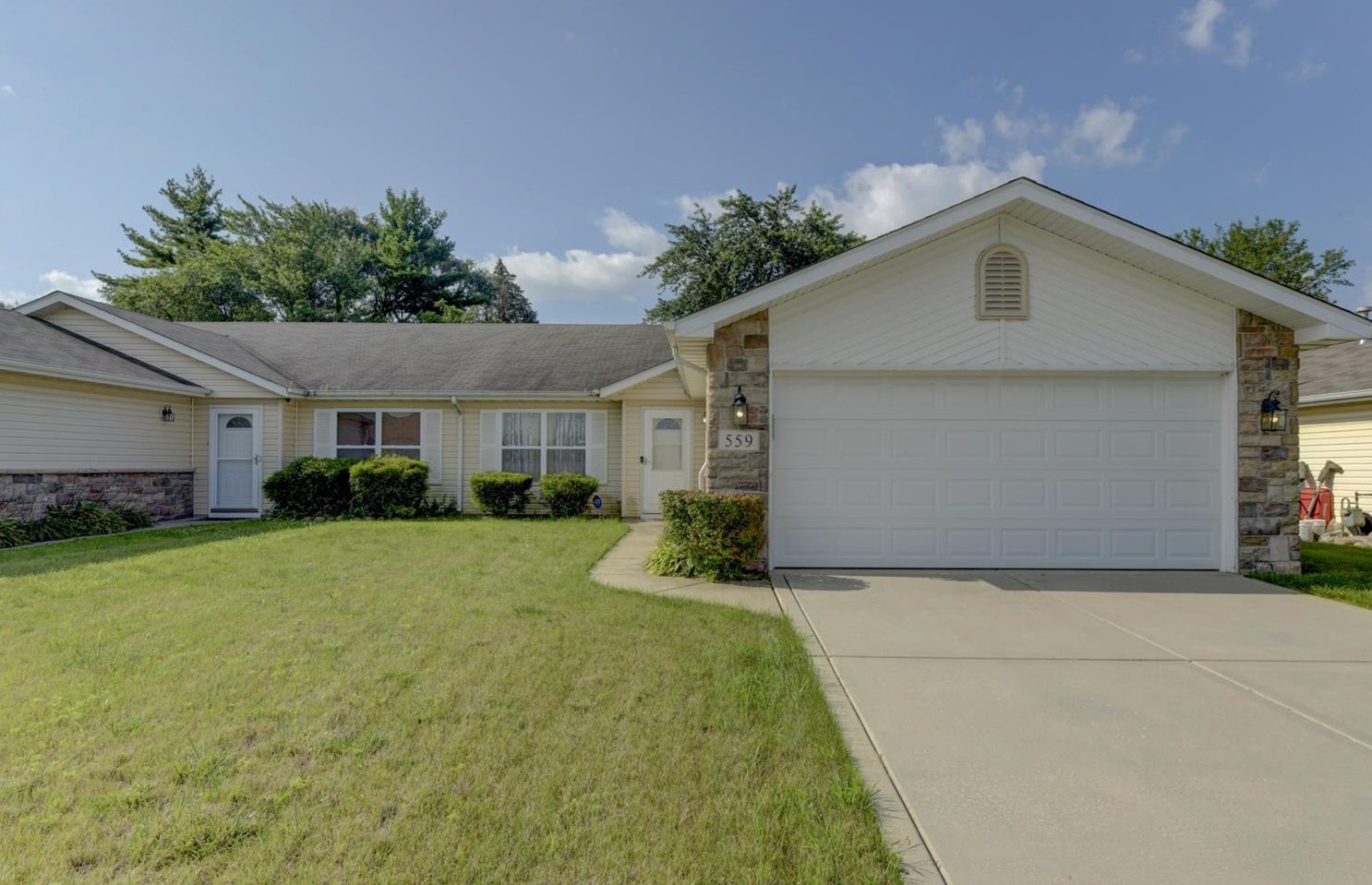 559 W 77th Ave, Gary, IN 46410