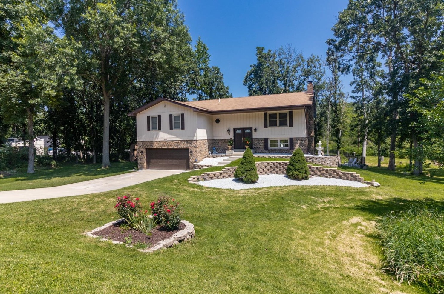 8450 Clark Pl, Crown Point, IN 46307