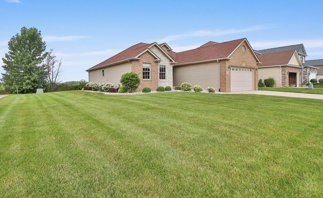10442 Nicklaus St, Crown Point, IN 46307