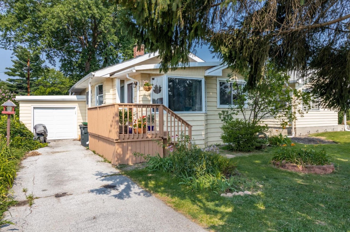 816 Lake St, Hobart, IN 46342