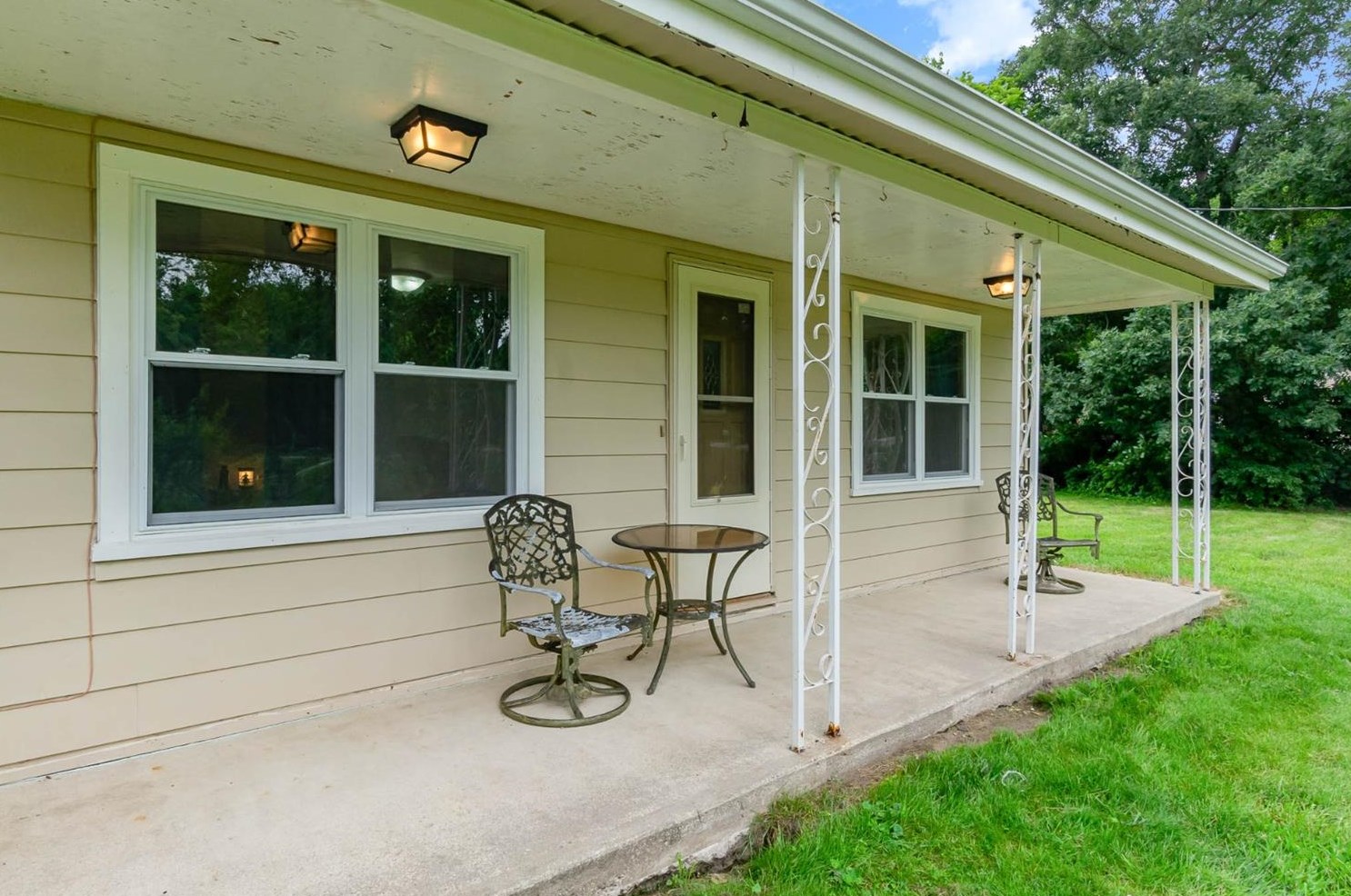4309 State Road 10, Demotte, IN 46310-9293