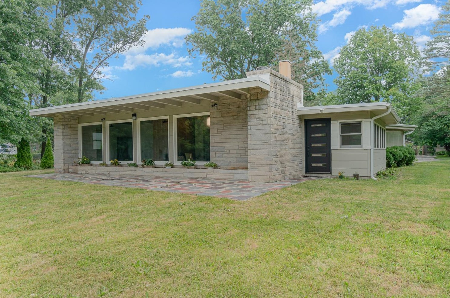 795 Park Dr, Porter IN  46304-2941 exterior