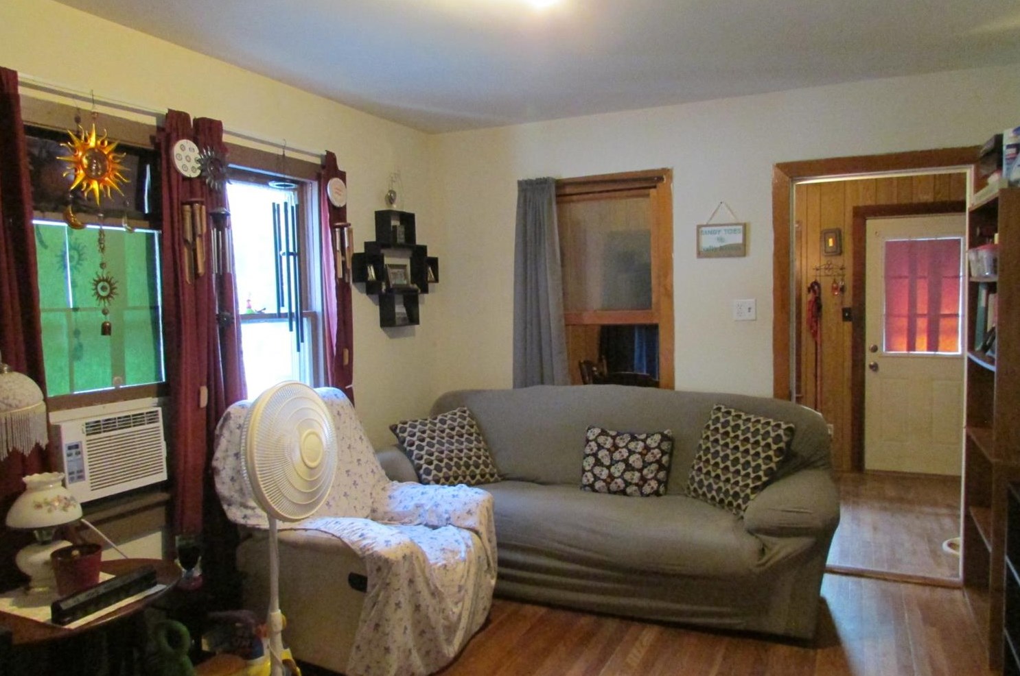 771 Water St, Hobart, IN 46342
