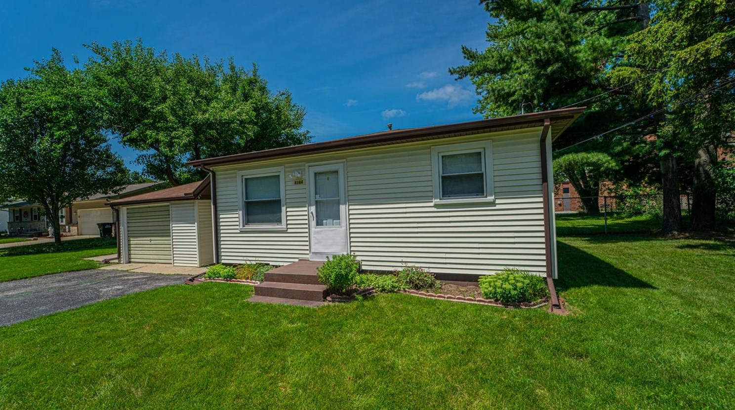 2672 Engle St, Portage, IN 46368-2821