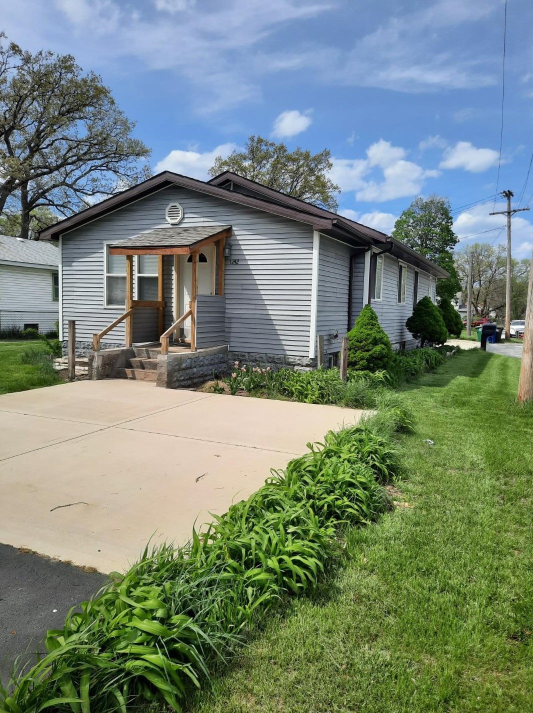 1242 28th Ave, Gary, IN 46405-1563