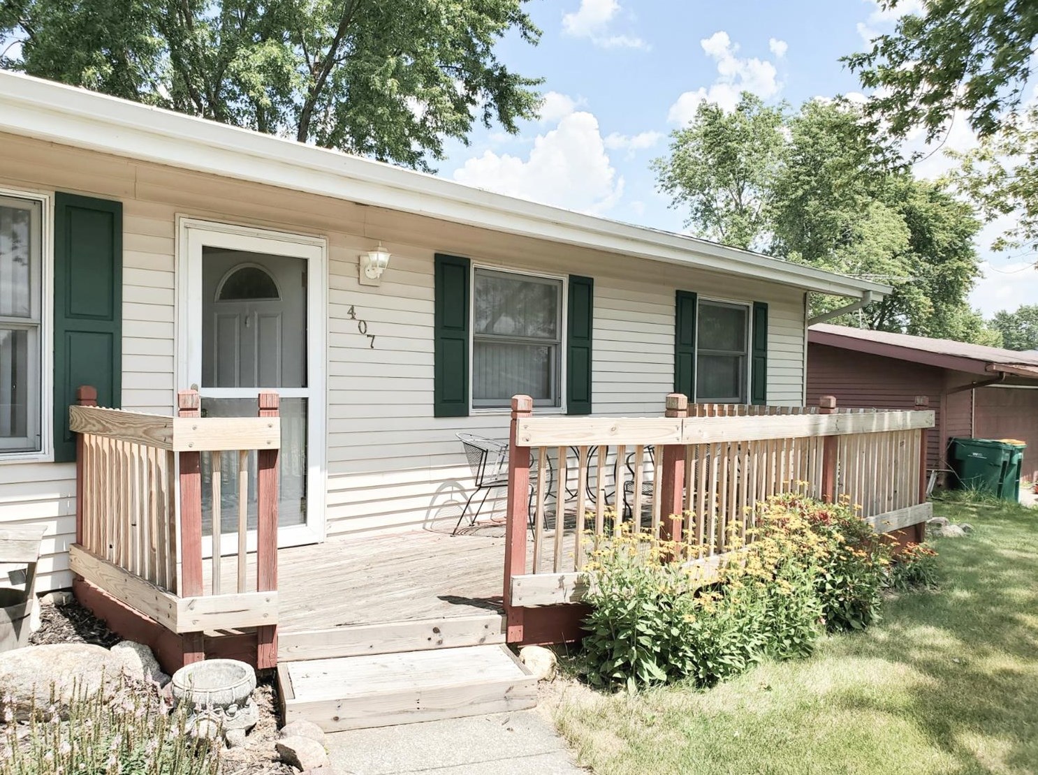 407 Sandalwood Dr, Valpo, IN 46385