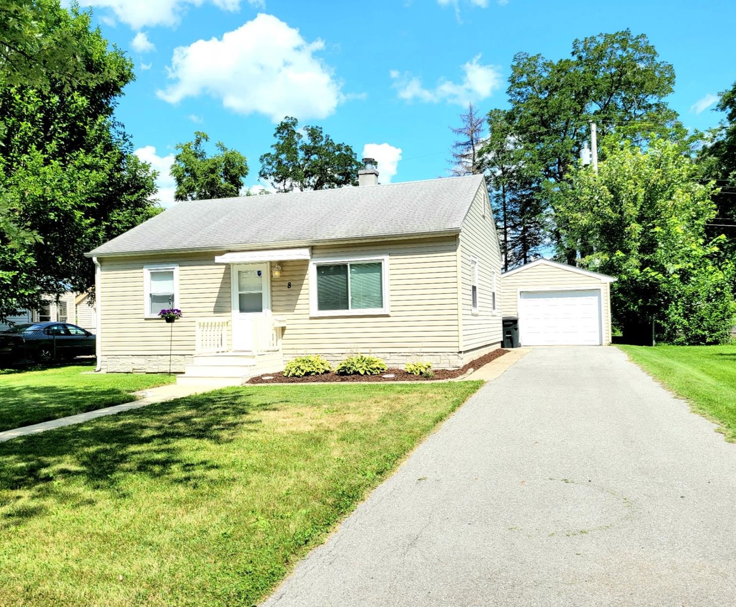 8 Walnut Pkwy, Crown Point, IN 46307
