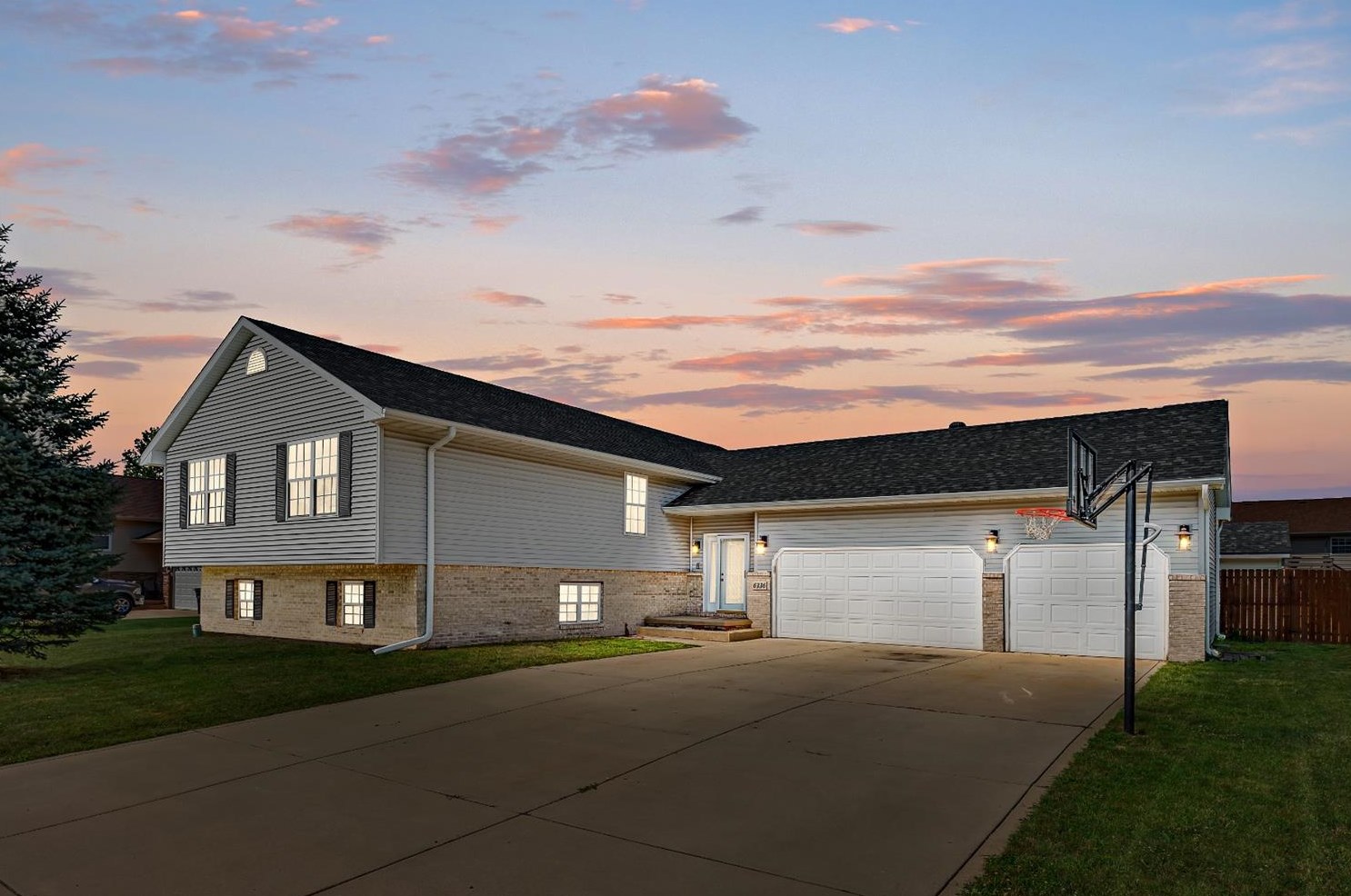 6336 Meadow Ridge Ave, Portage, IN 46368-4598