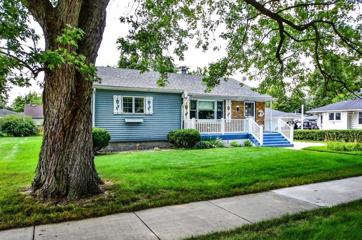 911 S Main St, Crown Point, IN 46307