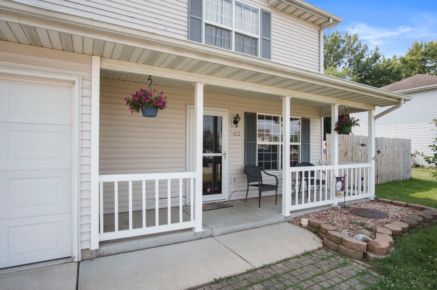 422 Manor Dr, Hobart, IN 46342